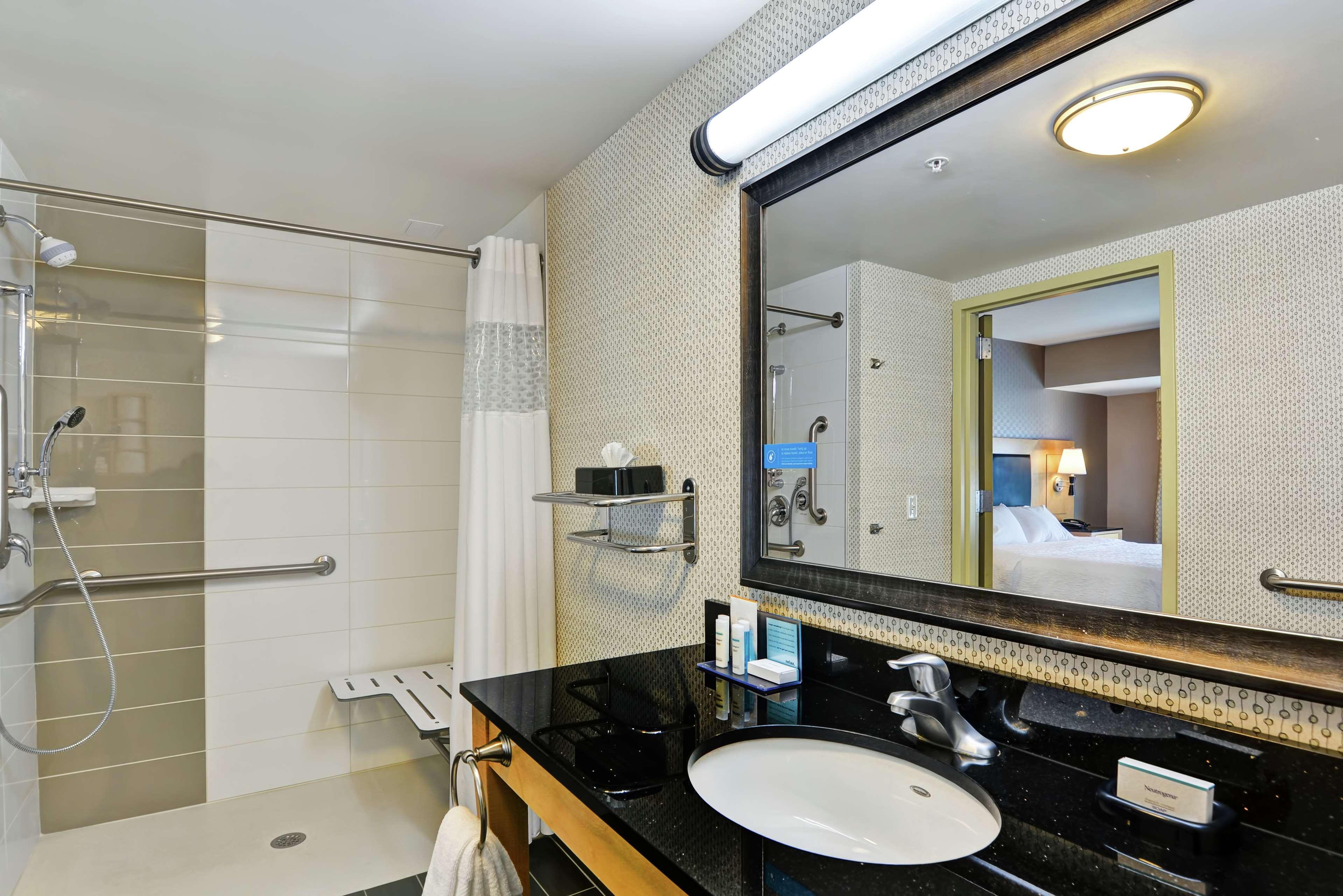 Hampton Inn & Suites Crabtree Raleigh Bagian luar foto