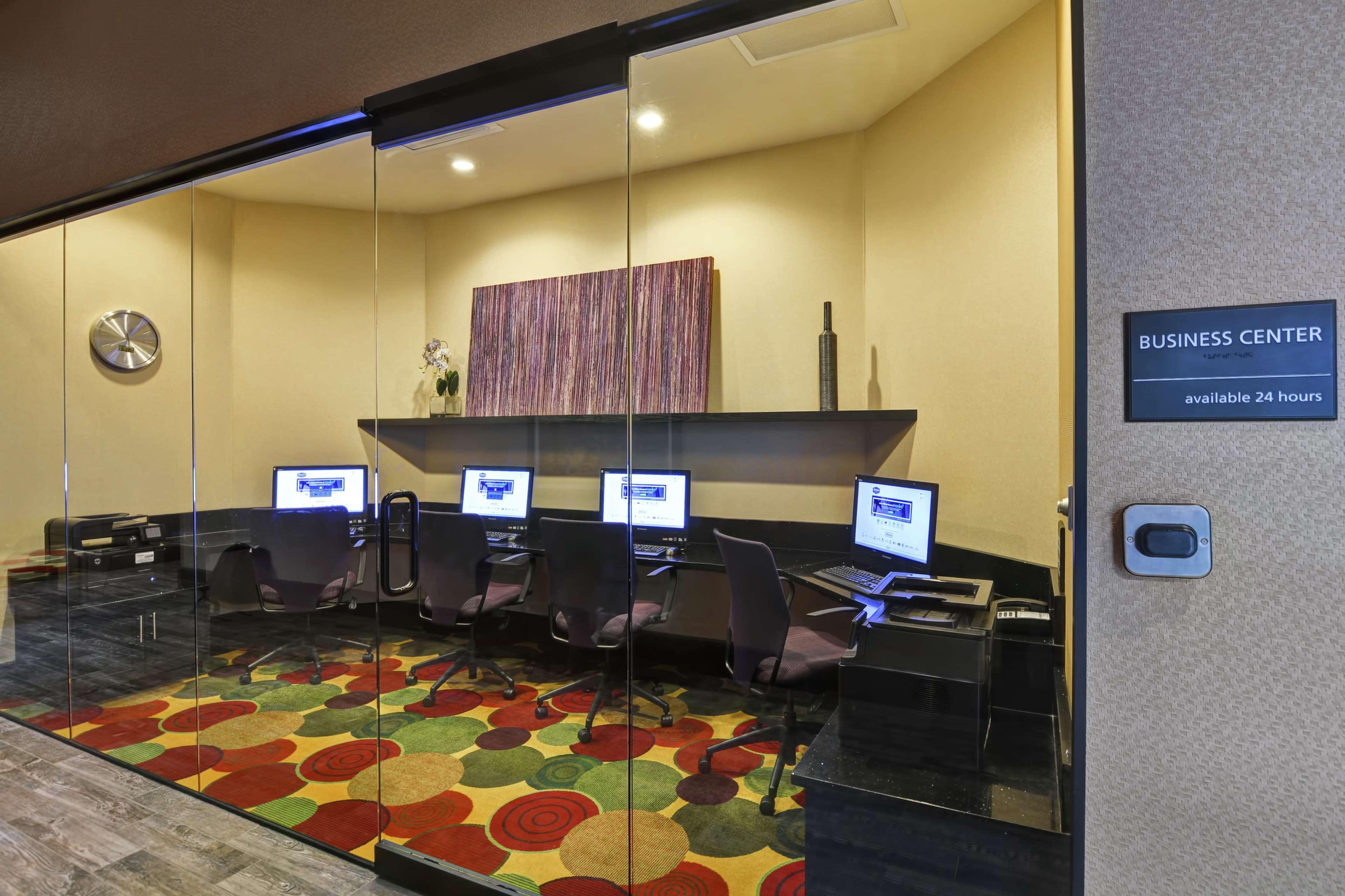 Hampton Inn & Suites Crabtree Raleigh Bagian luar foto
